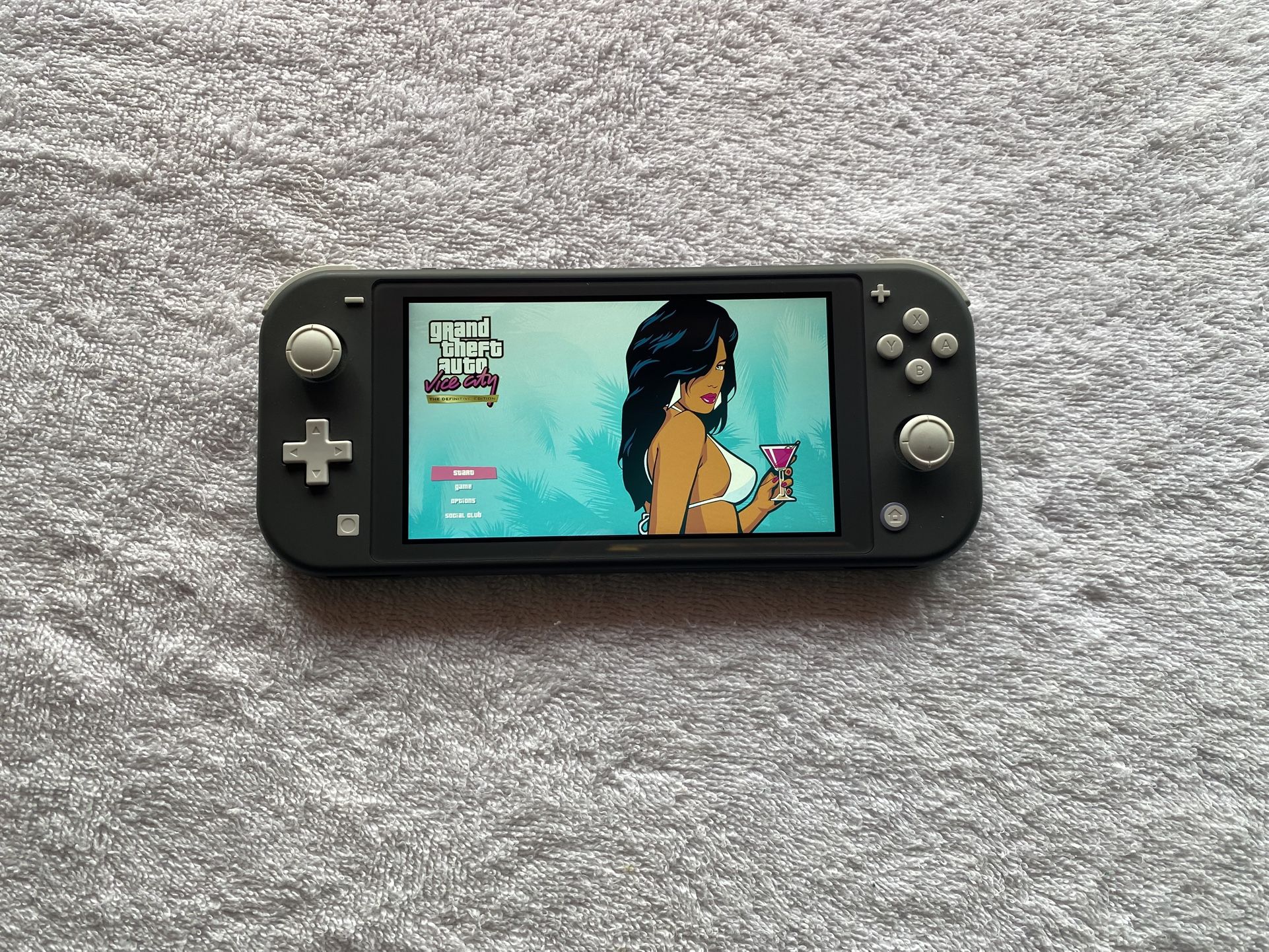 NINTENDO SWITCH LITE + 100 SWITCH GAMES Mario Kart,Mario Party,Pokemon,Zelda,Minecraft and More