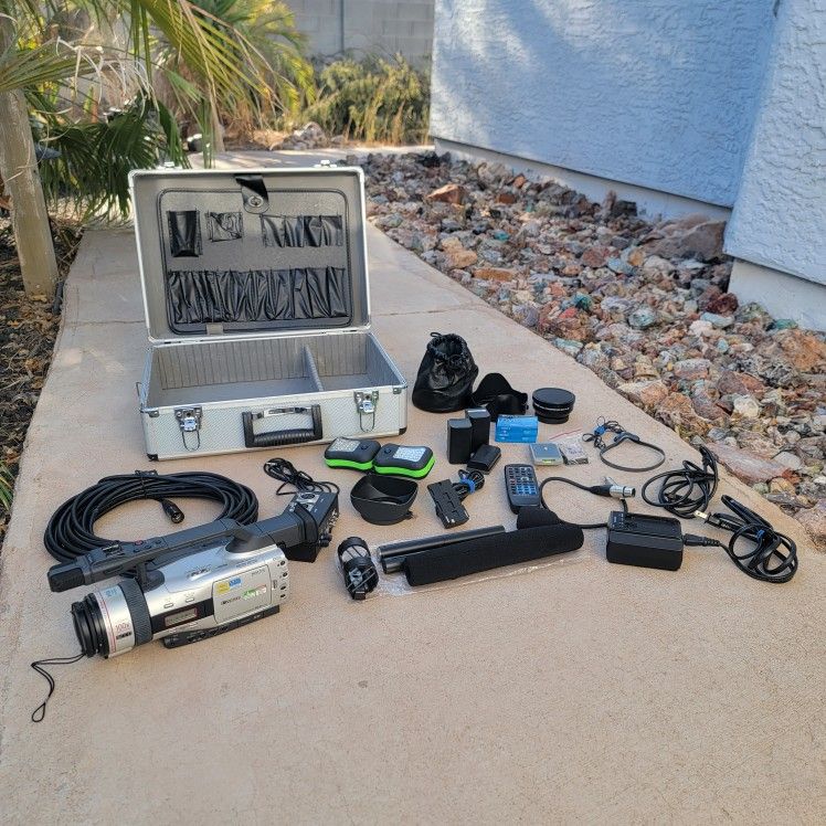 Canon GL2 Mini DV Professional Video Recorder - Camcorder with Accessories