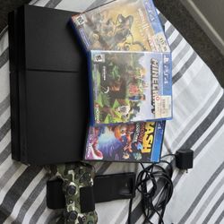Ps4 W/ Controller And Games