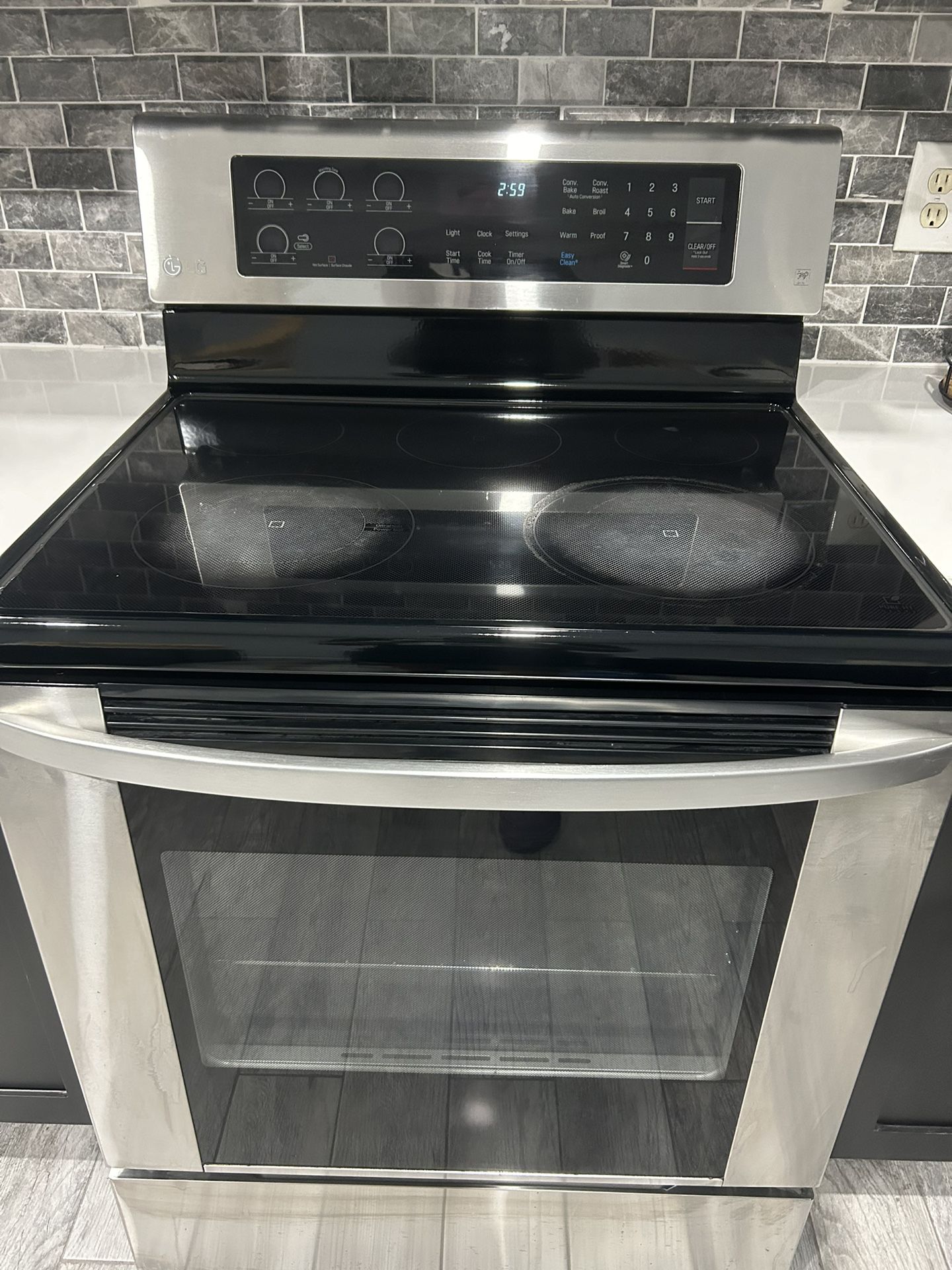 LG Glass Top 5-burner Stove W/ Convection Oven 
