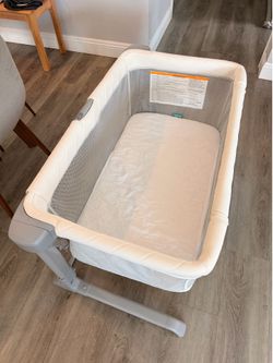 Like new SwaddleMe baby bedside bassinet