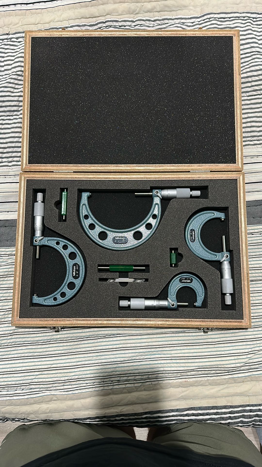 NEW Mitutoyo O.D. Micrometer (0”-4”) With Standards