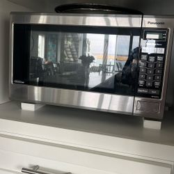 Panasonic Microwave Inverter 1200 W