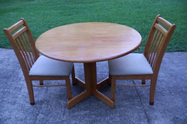 2 seater table with up/down leaf options