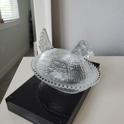 VINTAGE GLASS HEN ON A NEST CANDY DISH 