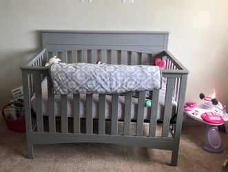 Crib & mattress set - light grey