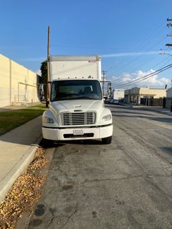 2013 Freightliner M2 106 (26ft)