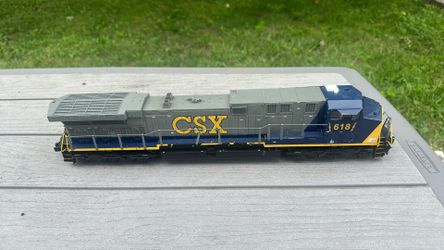 O scale CSX locomotive