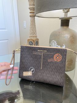 Michael Kors wristlet