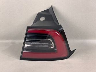 2017-2023 TESLA MODEL 3 & Y RIGHT PASSENGER SIDE REAR OUTER LED TAIL LIGHT OEM