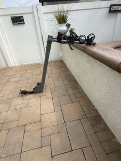 Yakima Bike Hitch (holds 3 bikes) with KEY and 1”in & 2”in Hitch Adapter