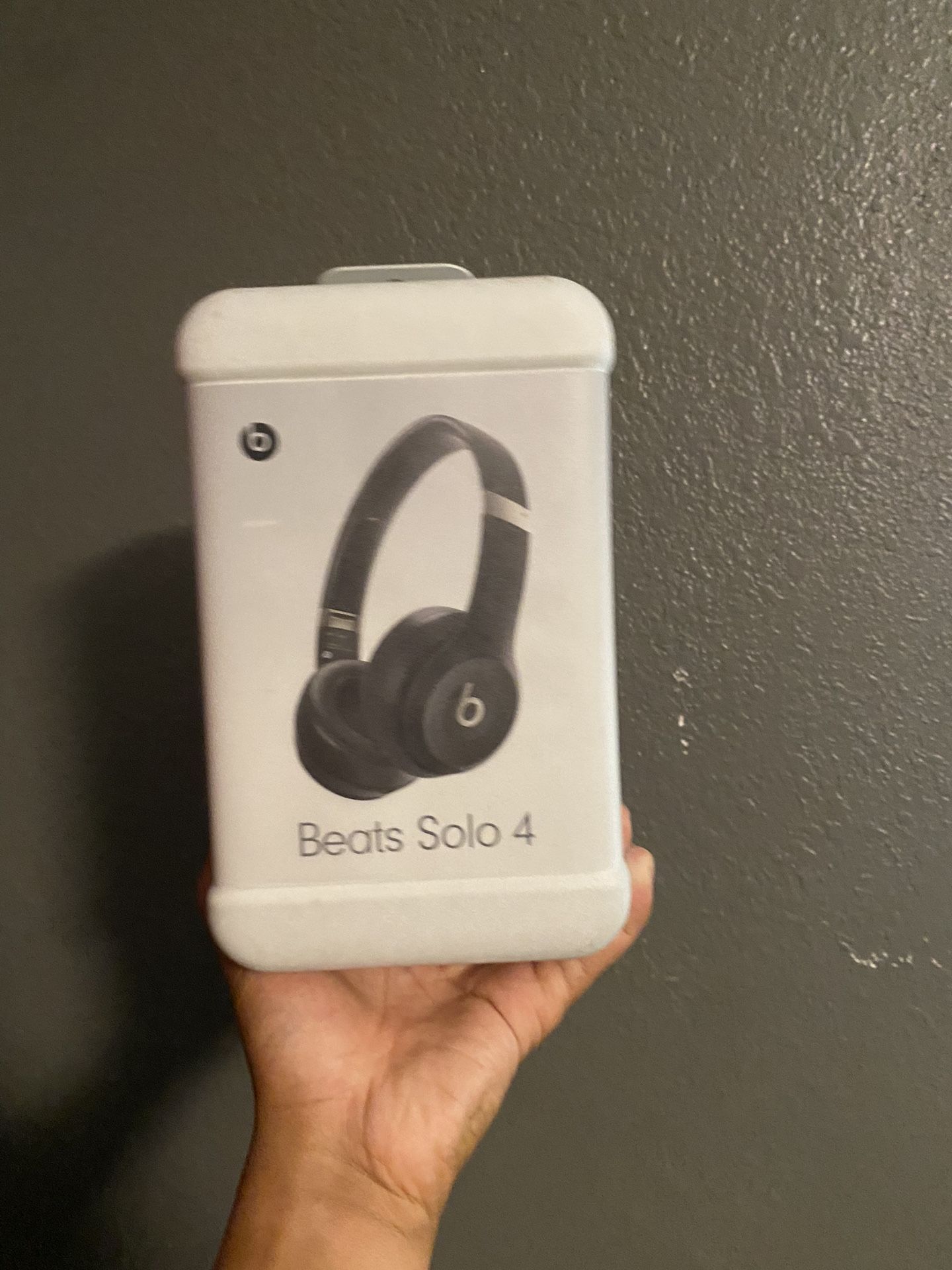 Beats solo 4