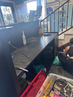 Free reception desk.