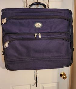 Vintage Large Garmet Travel Bag with (5) Large storage compartments with working zippers, (2)- metal hanger door hooks and carrying handle. Solid blue