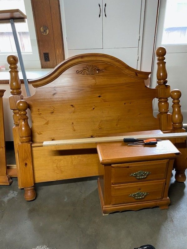 Queen Bed Room Set
