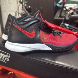 Nike Kyire Irving Flytrap III Size 8.5 
