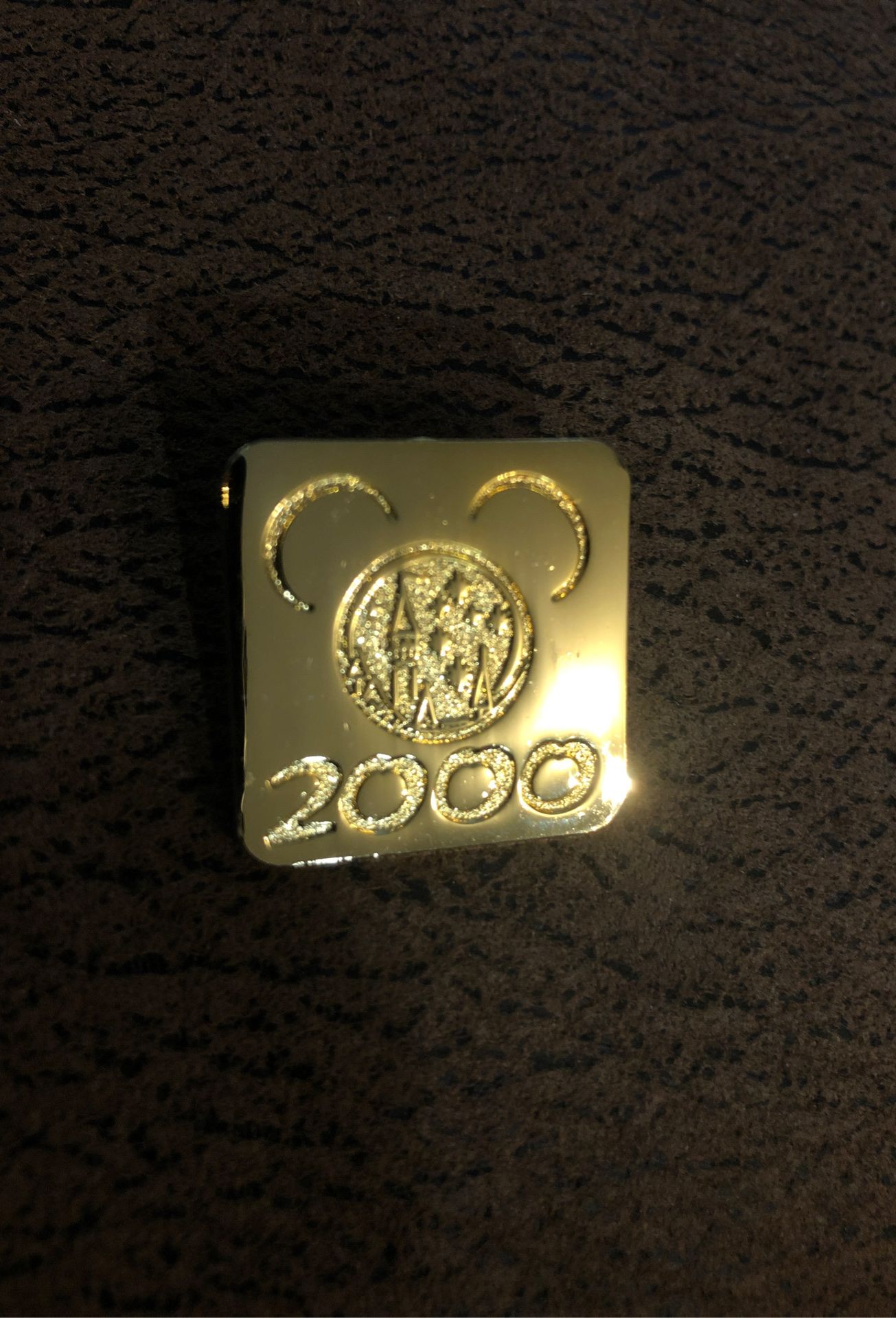 Disney annual passport pin 2000