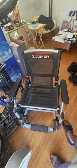 Zoomer lightweight folding power chair