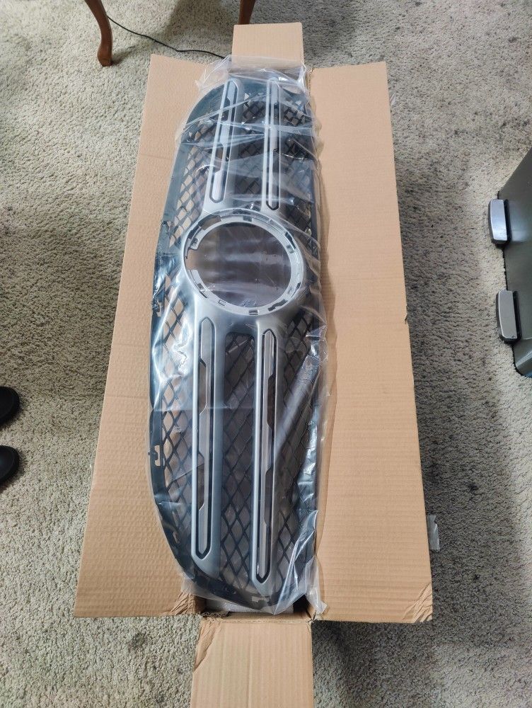 Original 2022 Mercedes Benz GLC 300 Front Grill