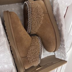 NEW！UGG Ultra Mini Maxi Curly —Size7