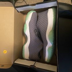 Jordan Future Low Wolf Grey Emerald Rise