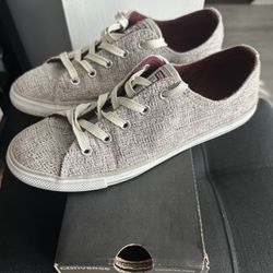 Women Converse Size 7 