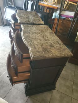 Se Venden  par de Buros de 3 Cajones  Medidas De Frente 30× 18 × 32 de altura $ 155 el par