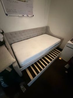 Day bed with trundle