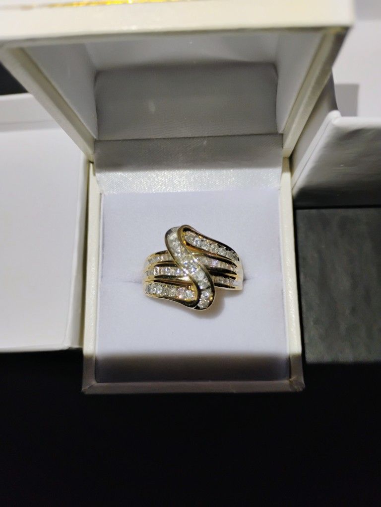 10k Solid Yellow Gold Diamond Ring Size 7.5 6.40 Grams