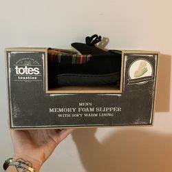 Mens New Size 11-12 Slippers