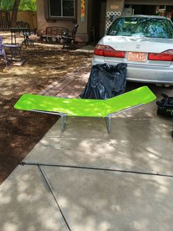 2 tanning lounge chairs new