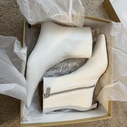 Michael KORS Cosmo Leather Kitten Boot