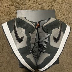 Air Jordan 1 Mid SIZE 10 