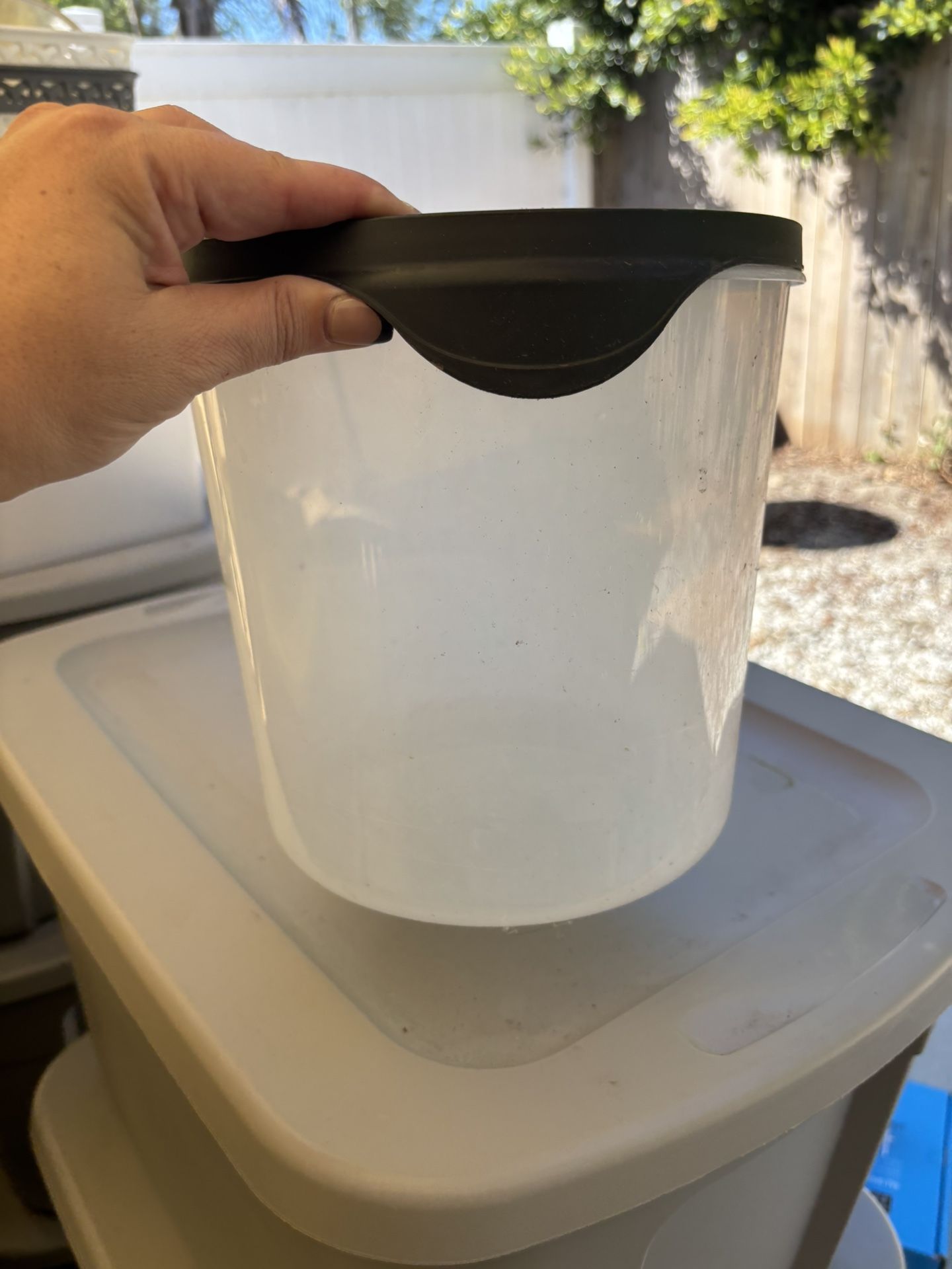 Plastic Bins And Storage Containers 