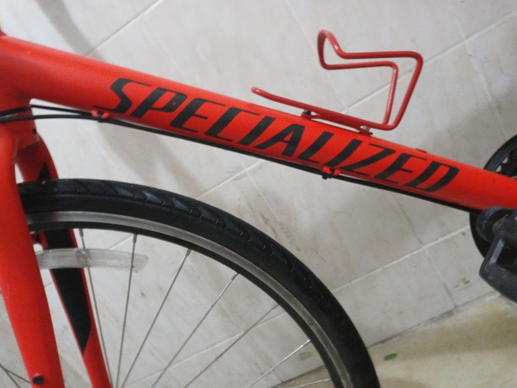 Bicicleta marca especiallized de aluminio gomas 32 cambios 21 poco tiempo de uso