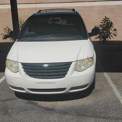 2005 Chrysler Town & Country
