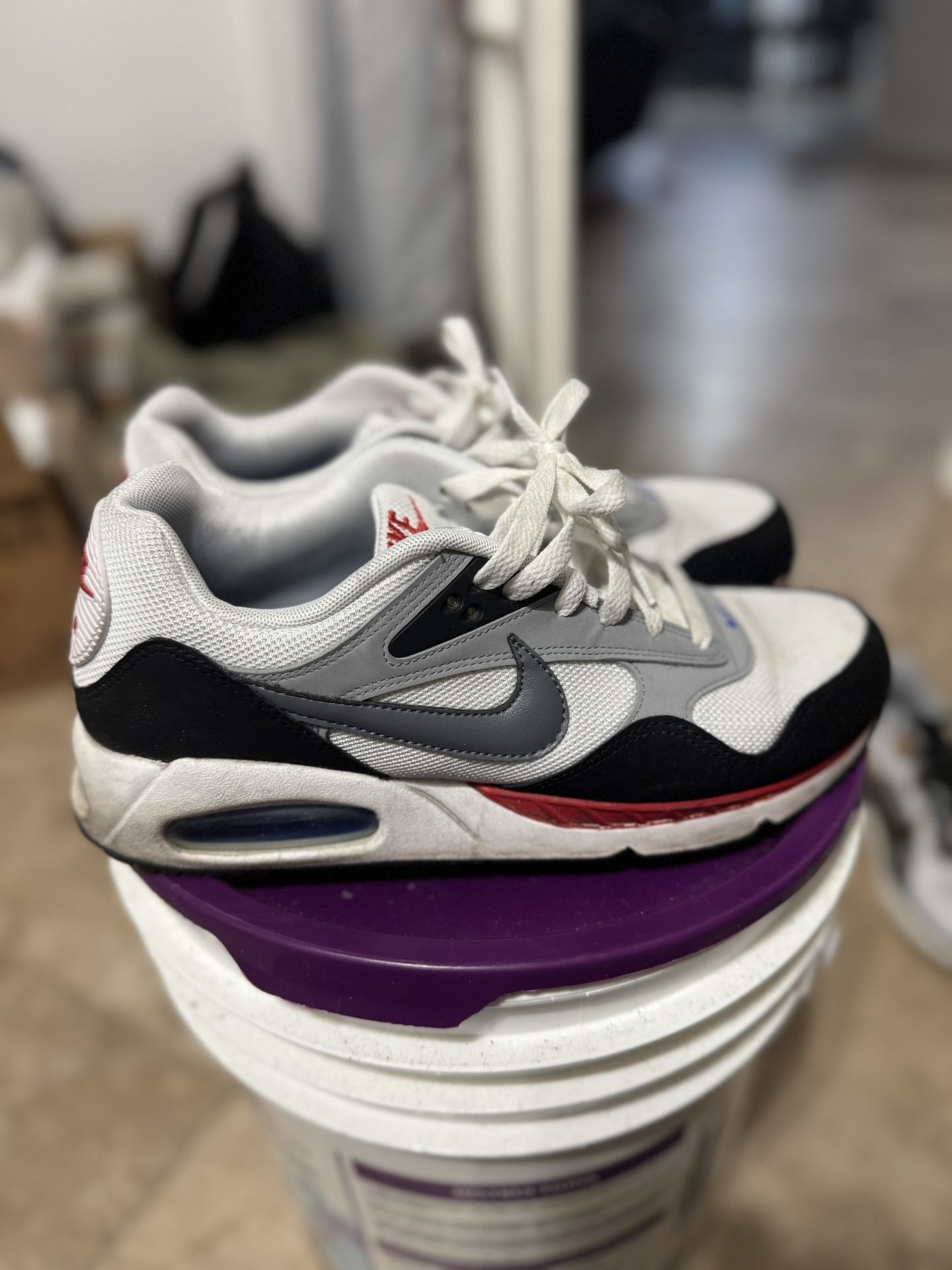 Men Nike Shoes Size 9