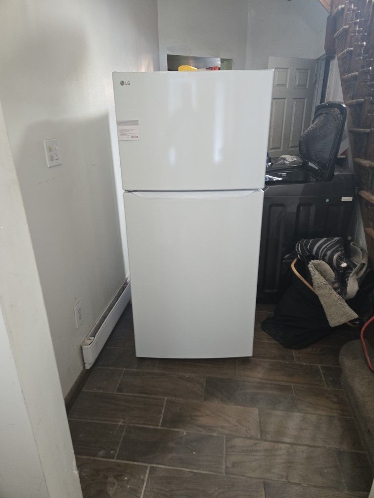 LG Refrigerator BRAND NEW