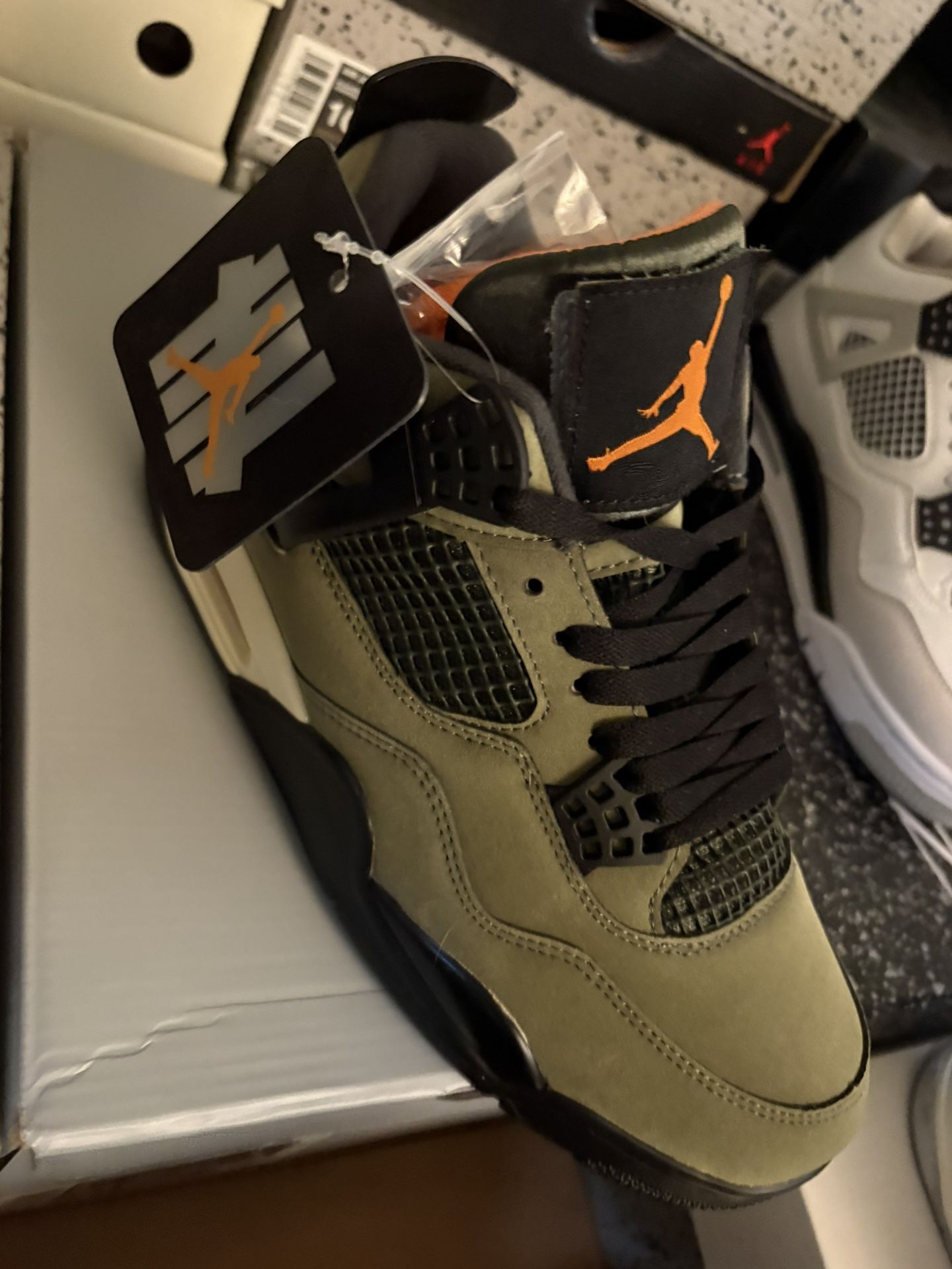 🔥🔥 Jordan Retro “ UNDEFEATED 4s” Men’s 9,10 ❄️❄️