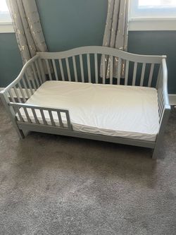 baby bed  and roking bassinet