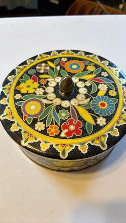 Mid Century Daher floral tin