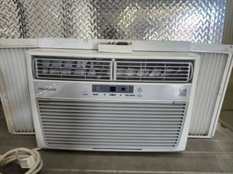 CLEAN 6,000 BTU AC AIR CONDITIONER WITH REMOTE