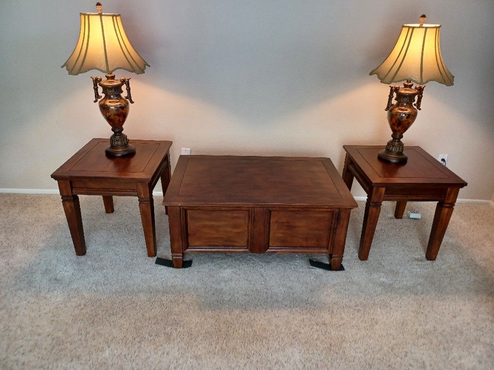2 End Tables and  2 Lamps 