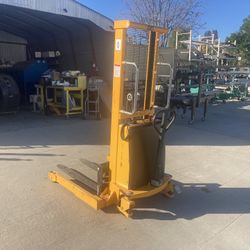 Semi Electric Straddle Stocker 63 Inch 