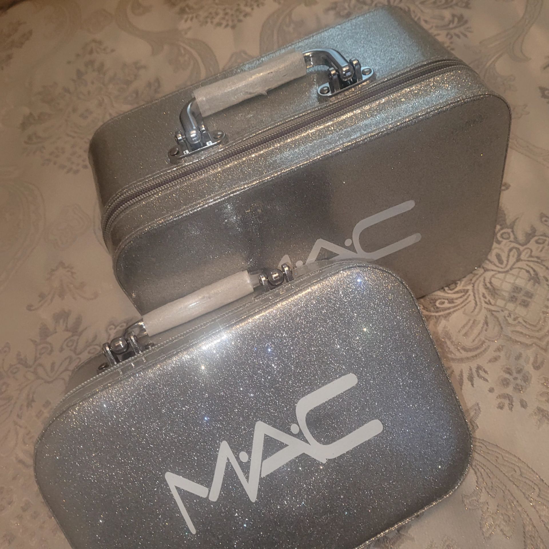 NewCosmetic/Travel Set & Eyeshadows