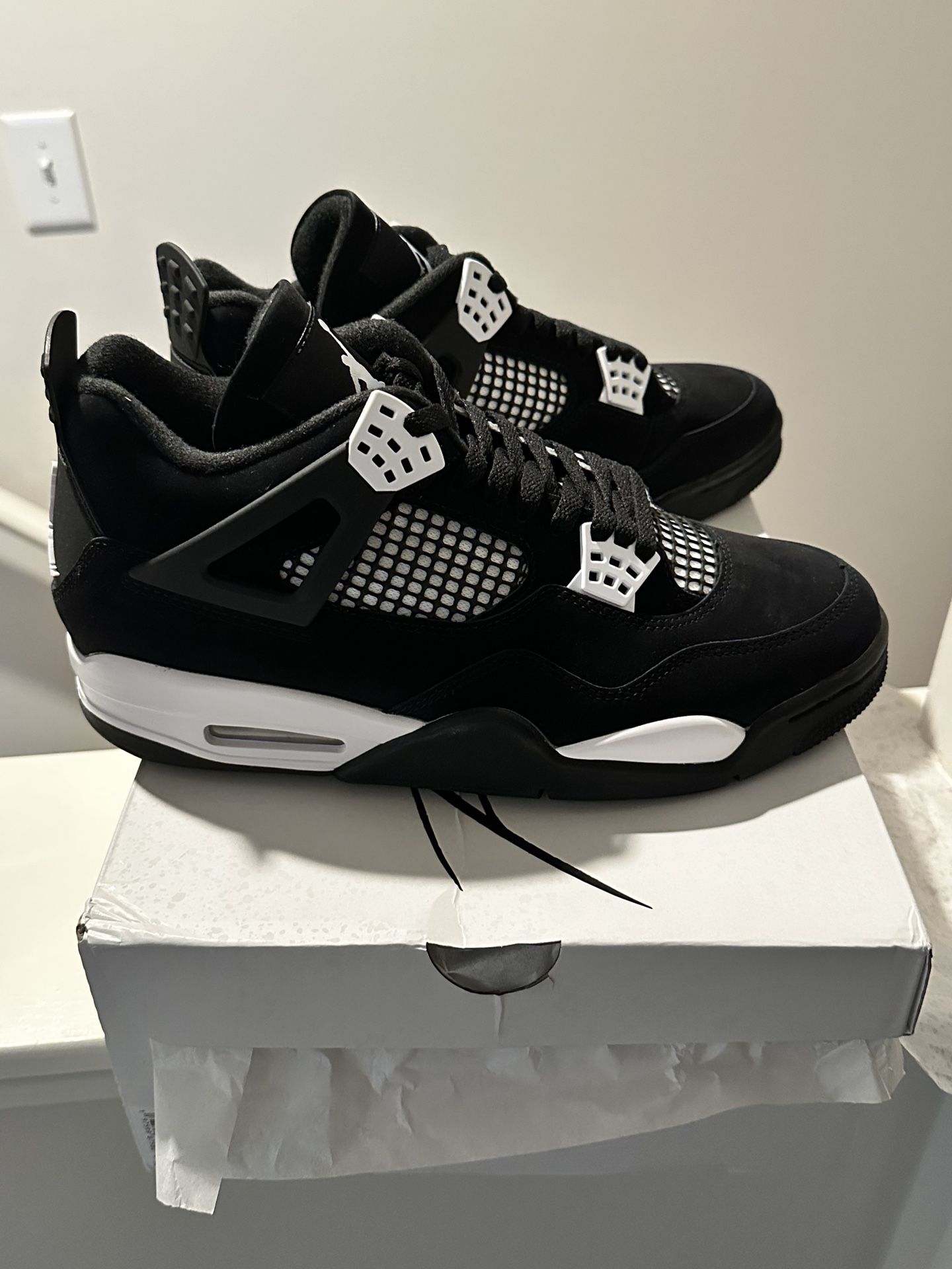 Jordan 4 Retro White Thunder