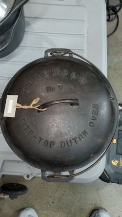 Griswold No. 9 Cast Iron Dutch Oven - 11" Rim