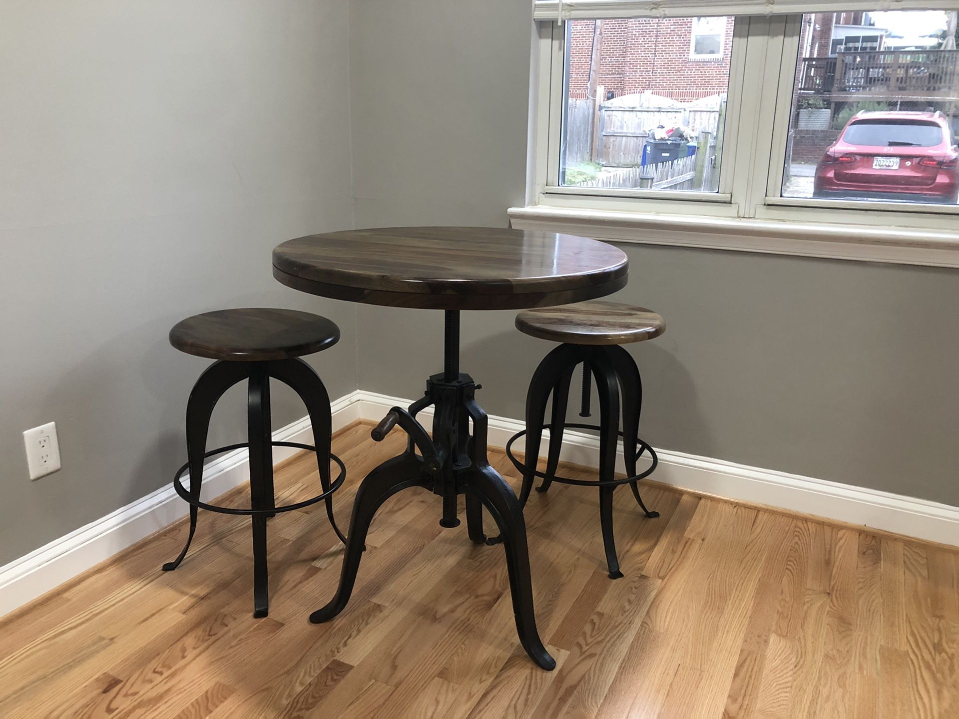 Adjustable Pub Dining Table and Chairs