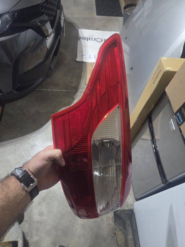Ford Focus Right Taillight (Passenger) – 2014 Sedan – OEM – $75