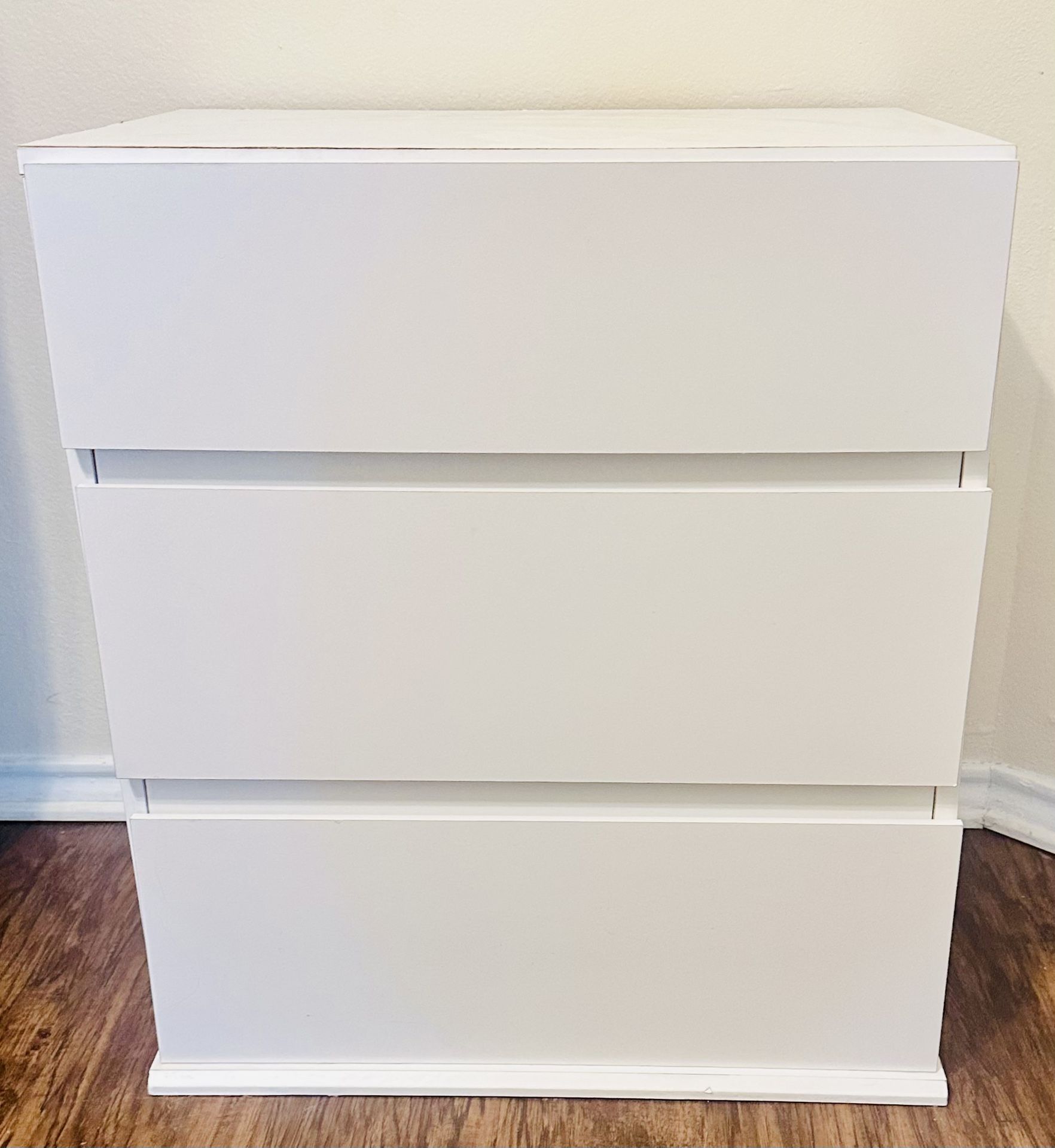 White Wood 3-Drawer Dresser